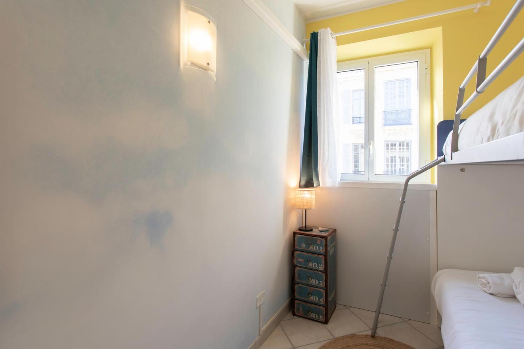 #13 Orange Ac Wifi Balcony 3mins Walk Sea Front Apartment